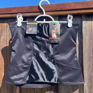 Maidenform tummy control NWT